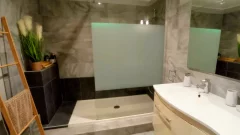La salle de bain du Gîte de la Viguerie - 12320 Pruines